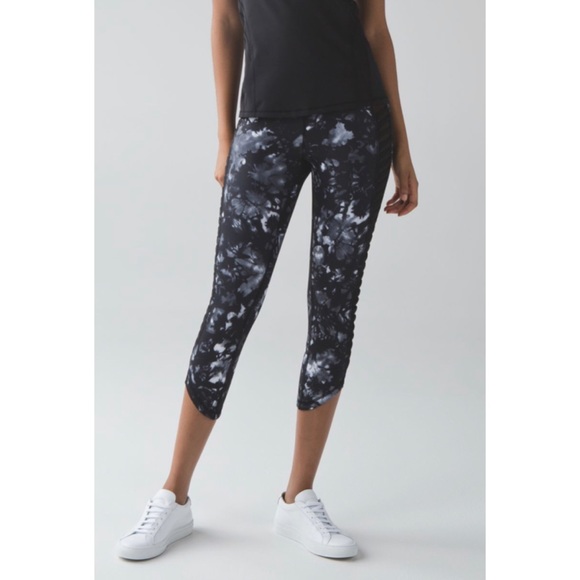 Lululemon Sunshine Salutation Crop - Picture 2 of 9